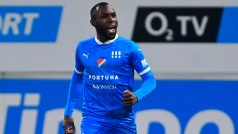 Útočník Baníku Abdullahi Tanko se raduje ze své branky do sítě Hradce Králové