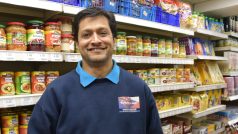 Anish Shah je nejen majitelem česko-slovenského obchůdku v Richmondu, ale i velkoobchodu, který zásobuje českými a slovenskými produkty přes 150 prodejen po celé Británii.