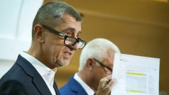 Předseda hnutí ANO Andrej Babiš a 1. místopředseda hnutí Jaroslav Faltýnek v Poslanecké sněmovně