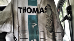 Roztrhaný dres Gerainta Thomase