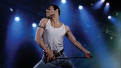 Rami Malek jako Freddie Mercury ve snímku Bohemian Rhapsody