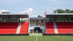 Budova s tribunou chátrá. Jde přitom o poslední dochovaný fragment původního Masarykova všesportovního stadionu z roku 1931