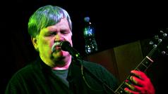 Americký kytarista Bruce Hampton během koncertu v roce 2008. (CC BY-SA 2.0)