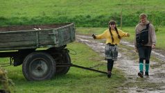 Dorota Šlajerová a Tomáš Sean Pšenička při natáčení filmu Sucho režiséra Bohdana Slámy.