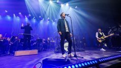 Chinaski za sebou mají netradiční koncert. V pražském Foru Karlín vystoupili společně se symfonickým orchestrem Českého rozhlasu