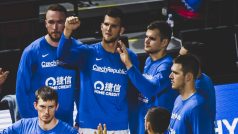 Čeští basketbalisté před začátkem zápasu
