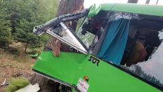 Autobus havaroval na Žďársku před 15. hodinou.