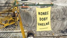 Aktivisté Greenpeace v prohlášení mimo jiné požadují, aby do roku 2030 přestala výroba elektřiny z uhlí, do roku 2035 žádají kompletní „konec uhlí“.