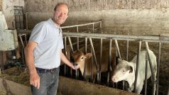 Farmář Yves de Fromentel, který hospodaří na statku Beaulieu asi 80km od Paříže