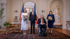 Prezident Miloš Zeman s premiérem Petrem Fialou a manželkami na zámku v Lánech, kde se sešli k tradičnímu novoročnímu obědu
