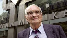 Scénograf Josef Svoboda, průkopník jevištních technologií.