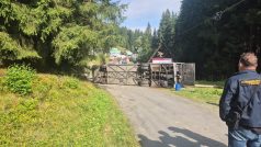 Na místě nehody zasahují hasiči, záchranáři i policie