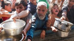 S cílem vyvinout tlak na Hamás Izrael v březnu zastavil dovoz potravin a léků do Pásma, podle humanitárních organizací tak systém pomoci v Gaze čelí „totálnímu kolapsu“.