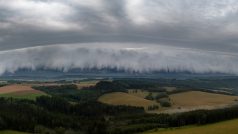 Shelf-cloud na Trutnovsku