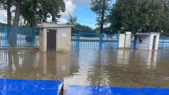 Městský stadion v Opavě se připravuje na povodně