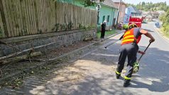 V Olomouckém kraji silně fouká. Hasiči odstraňují spadlé větve a uvolněné střechy