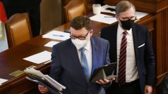 Ministr financí Zbyněk Stanjura a premiér Petr Fiala (oba ODS)