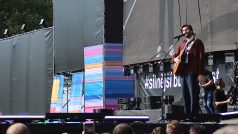 Španělsko-německý zpěvák Alvaro Soler na festivalu Colours of Ostrava