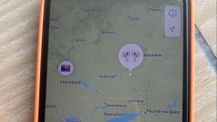 Ruští vojáci mu ukradli sluchátka. Ukrajinec díky nim sledoval ústup přes Bělorusko