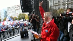 Šéf odborů Josef Středula na demonstraci na Václavském náměstí