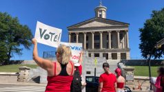 Protest žen před státním Kapitolem v Nashvillu v Tennessee