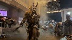 Průvod krampusů v Klagenfurtu je největší takový v Rakousku