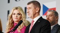 Andrej Babiš s manželkou Monikou ve volebním štábu