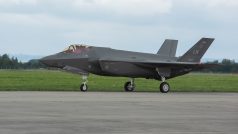 F-35 Lightning II je jednosedadlový, jednomotorový víceúčelový letoun