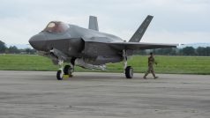 F-35 Lightning II disponuje rozsáhlým arsenálem, který může být tvořen variací raket vzduch-země, vzduch-vzduch, protitankových střel nebo pumami menších a středních velikostí