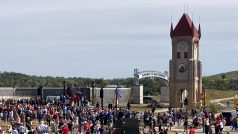 Na nový orloj v Cedar Rapids se přišly podívat stovky lidí