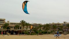 Kitesurfing