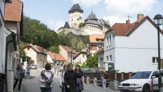 Hrad Karlštejn nabízí po svém znovuotevření prohlídky jedné trasy bez průvodce