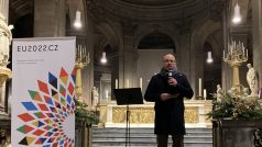 Koncert v pařížském kostele Saint-Sulpice pořadala české ambasáda a české centrum. Na snímku ředitel českého centra Jiří Hnilica