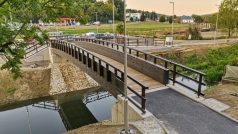 Nová lávka přes říčku Šťávnici v Luhačovicích spojuje dvě části města