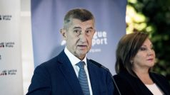 Premiér Andrej Babiš (ANO) s ministryní financí Alenou Schillerovou (za ANO)