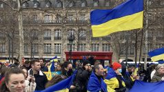 Demonstrace proti ruské invazi v Paříži