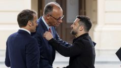 Jako předák opozice se Friedrich Merz několikrát vyslovil pro to, aby Německo poskytlo Ukrajině rakety Taurus, kterými by Kyjev mohl likvidovat i vzdálené ruské cíle.