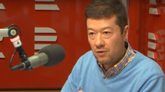 Tomio Okamura v předvolebním vysílání Radiožurnálu.