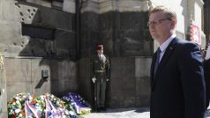 Místopředseda vlády Pavel Bělobrádek (KDU-ČSL) u kostela v Resslově ulici.