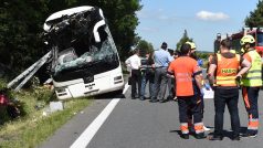 U Litovle na Olomoucku havaroval autobus. 25 lidí bylo zraněno.