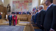Ministr Školství Stanislav Štech (ČSSD) na předávání diplomů novým profesorům.