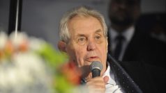 Prezident Miloš Zeman si nadále stojí za tím, že žádnou předvolební kampaň nedělá, jiným v tom ale podle svých slov nebrání