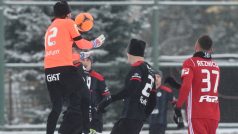 Kombinační hře po zemi terén nesvědčil