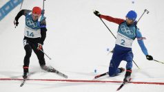 Martin Fourcade a Simon Schempp v cíli