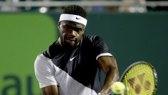 Frances Tiafoe během zápasu proti Tomáši Berdychovi.