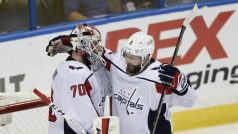 Michal Kempný a Braden Holtby