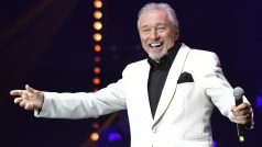 Populární český zpěvák Karel Gott na koncertě v pražské O2 areně 12. června 2018