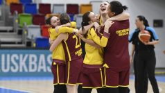 Basketbalistky Orenburgu se radují z výhry nad ZVVZ USK Praha