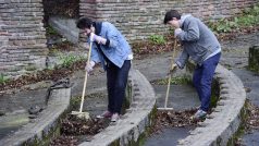 Dobrovolníci při úklidu Olomouce