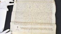 Notářský dokument z roku 1406, který řeší tehdejší spor o dědictví.